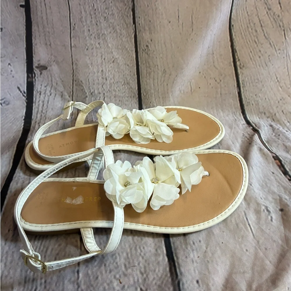 5/$20 Atmosphere Womens White Floral Bridal Beach Wedding T-Strap Sandal Sz9 GUC
